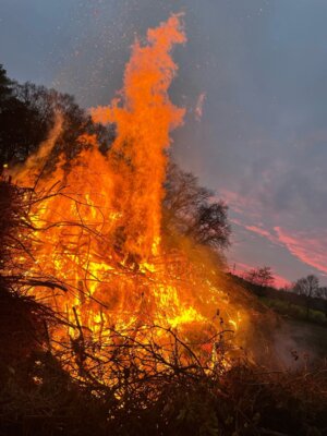Osterfeuer in Schnakenbek 2025