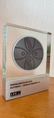 Verleihung des Rheinlandtalers an autismus - einfach anders e.V. (Bild vergrößern)