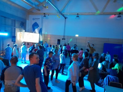 Foto zur Meldung: Rückblick auf den Tanzabend für Menschen mit Handicap in Dörgenhausen bei Hoyerswerda mit DJ Roland Wehner Foto zur Meldung: Rückblick auf den Tanzabend für Menschen mit Handicap in Dörgenhausen bei Hoyerswerda mit DJ Roland Wehner