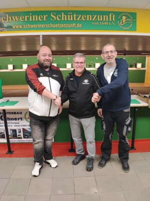 Meldung: Landestrainer Ralf Schumann besucht Schweriner Schützenzunft