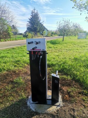 Neue Fahrrad-Reparatursäule (Bild vergr&ouml;&szlig;ern)