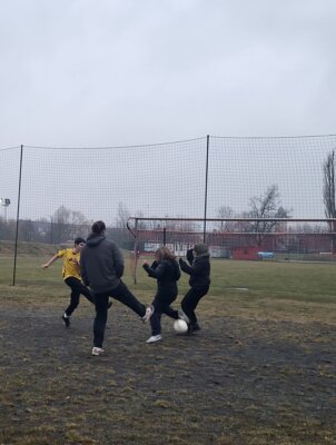Meldung: Fußballspaß auf dem Bolzplatz mit WG Fallschirm
