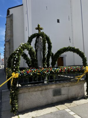 Osterbrunnen 2025 - Markt Perlesreut