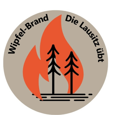 Foto zur Meldung: Übung Wipfel-Brand - die Lausitz übt
