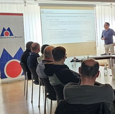 Asbest im Fokus – Innungsversammlung greift aktuelle Herausforderungen für Metallbetriebe auf (Bild vergrößern)