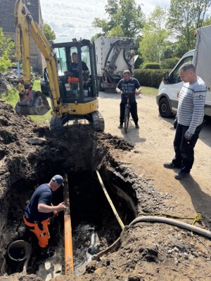 Wasserrohrbruch legt mehrere Ortsteile lahm (Bild vergrößern)