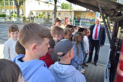 VKU-Busschule macht Viertklässler fürs Busfahren fit! (Bild vergrößern)