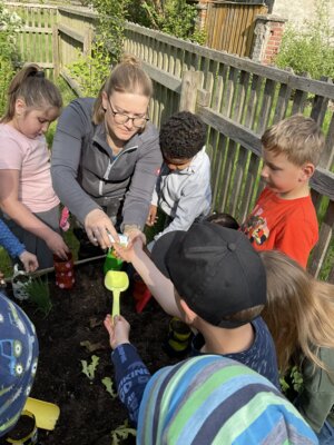 Pflanztag an der Grundschule Mähring