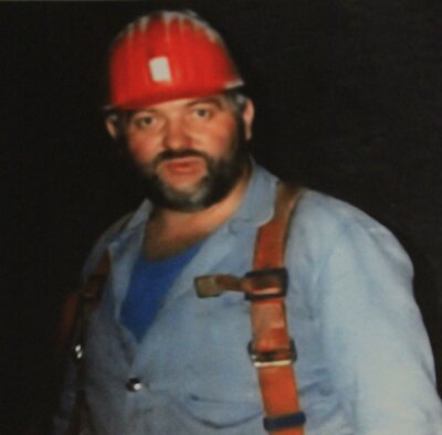 Volker Bünz in Bergmannskluft unter Tage