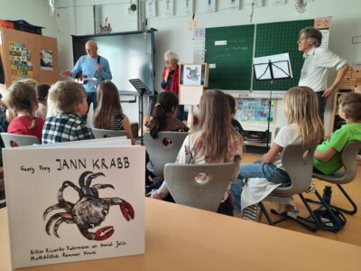 Meldung: „Jan Krabb“ – Bilinguale Lesung in der Finkenburgschule Aurich