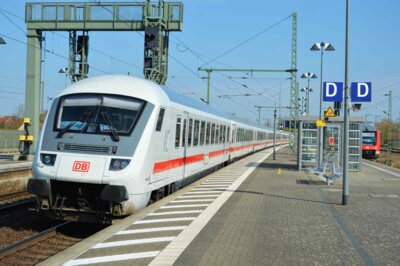 ICE am Bahnhof Wittenberge I Foto: Martin Ferch (Bild vergrößern)