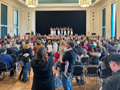 Zu den Kinotagen gehört auch ein Nachmittag mit einem bunten Programm. So zeigt am Freitag, 16. Mai, die Tanzschule „Quer durch die Gasse“ eine Darbietung. Foto: Stadtwerke Pritzwalk (Bild vergr&ouml;&szlig;ern)