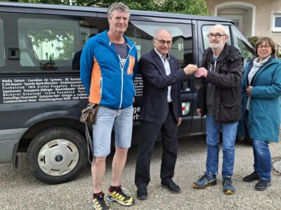 Schlüsselübergabe für den Bürgerbus