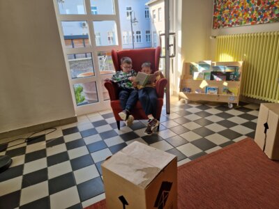 1b im Lesezimmer