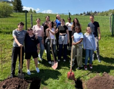 Neue Bänke auf dem Pausenhof – SMV macht’s möglich!