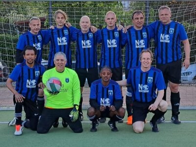 Die Ü50 I ist Meister der Landesliga und steigt in Berlins höchste Spielklasse auf.