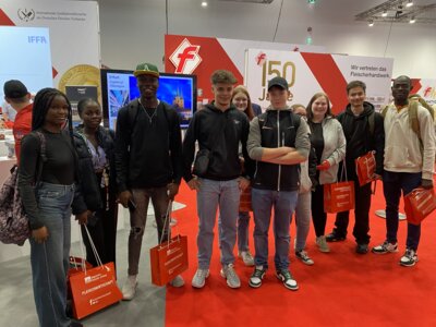 Meldung: Die Klasse 10 FleiV besucht die Fachmesse für das Fleischerhandwerk (IFFA) in Frankfurt