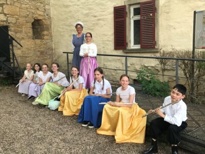 Foto zur Meldung: Querflötenensemble auf Zeitreise ins 18. Jahrhundert in Marbach