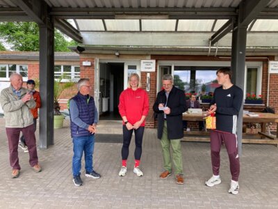 Manfred Pelen, Erhard Granzow, Lisa Bahr, Dr. Oliver Hermann und Ehrengast Amadeus Gräber (v.I) I Foto: Torsten Hugow (Bild vergrößern)