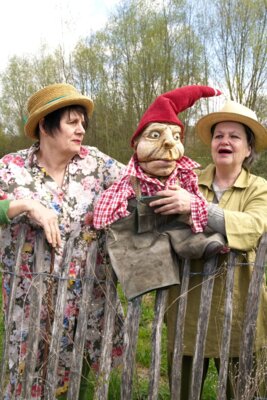 In vielen Gärten ist „Etwas im Busch“ - Chawwerusch Theater im Florum Kleinfischlingen