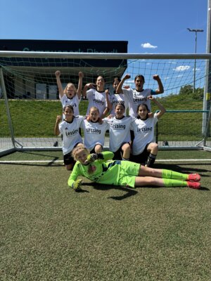 Souveräner Turniersieg für unsere Mädchen-Schulmannschaft U13 (Bild vergrößern)