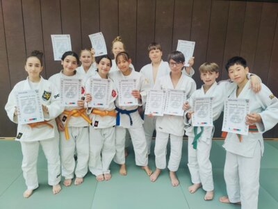 Großer Erfolg auf der Matte: Unsere Judo-Mannschaften sind Bezirksmeister! (Bild vergrößern)