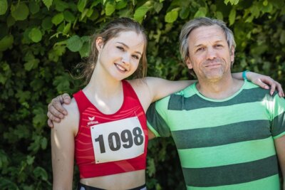 Ida löst die Fahrkarte für die U18 DM