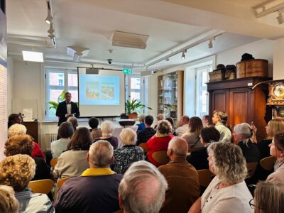 Viele Interessierte kamen zur Vorstellung des Begleitbandes "Barfuß durch Wittenberge" I Foto: Martin Ferch (Bild vergrößern)