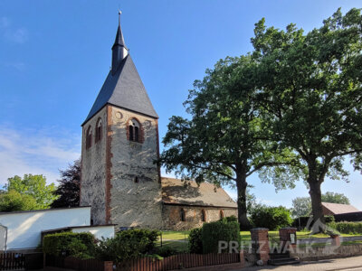 In der Dorfkirche in Beveringen gastieren am 23. Mai Schülerinnen und Schüler der Kreismusikschule mit dem Programm „Beswingt durch den Frühling“. Foto: Stadt Pritzwalk (Bild vergr&ouml;&szlig;ern)
