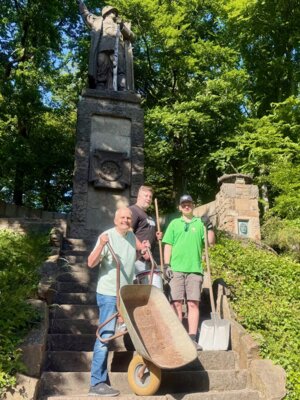 Foto zur Meldung: Musikalisches Frühlingsfest am Kellerkopf-Denkmal in Hengsen