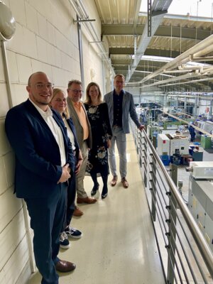 KAG-Wirtschaftsförderung besucht hochmoderne Fertigung - Präzisionstechnik von SZM Spannwerkzeuge international gefragt - Unterstützung vereinbart (Bild vergrößern)