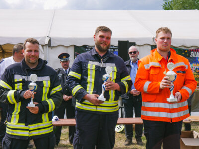 v.l.n.r. Sascha Lucht (FF Telschow-Weitgendorf, Platz 3), Stephan Czychi (FF Neuhausen, Platz 2), Markus Goltz (FF Neuhausen, Platz 1) (Bild vergrößern)