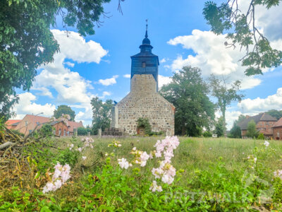 Rings um den Kemnitzer Kirchturm wird am 31. Mai gefeiert. Der Ortsteil von Pritzwalk wird 705 Jahre alt. Foto: Stadt Pritzwalk (Bild vergr&ouml;&szlig;ern)