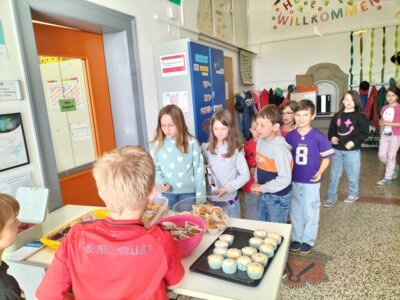 Klasse 4 organisiert Muffin-Verkauf