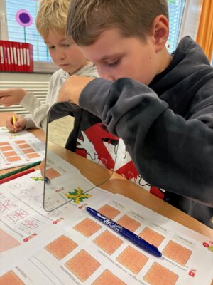 Einblicke in den Geometrieunterricht der Klasse 3b (Bild vergrößern)