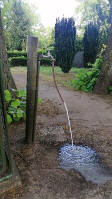 Friedhof Sarau: Wasserleitung ist repariert (Bild vergrößern)