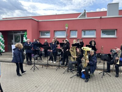 Turnhalle eröffnet! (Bild vergrößern)