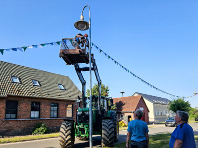 In Schönhagen werden am 28. Juni das Dorffest und das 30-jährige Bestehen des Kulturvereins gefeiert. Dafür schmückt sich das Dorf.  Foto: Uwe Sellmann (Bild vergr&ouml;&szlig;ern)