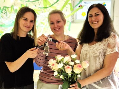 Schlüsselübergabe bei der Mutter-Kind-Gruppe: (v.l.n.r.): Simone Bauer, Kathrin Halbritter, Daniela Dilser (Bild vergrößern)
