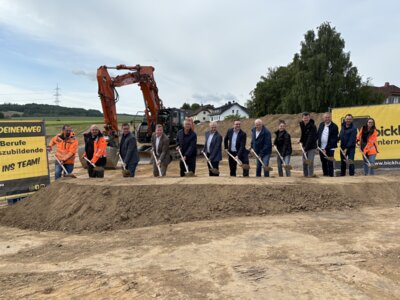 Feierlicher Spatenstich -  Startschuss für neues Baugebiet im Fliedener Ortsteil Schweben nach fast 40 Jahren