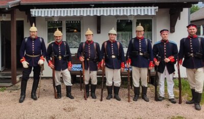 Gruppe des Vereins für experimentelle Archäologie in Uniformen des preußischen Infanterie-Regiment Nr. 30