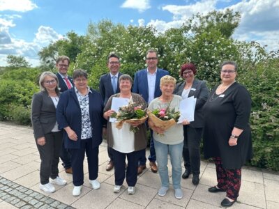 Foto zur Meldung: Bettina Lehmann, Karin Paulick und Sabine Kapitany: Seniorenwoche ehrt verdiente Bürgerinnen und Bürger aus OSL