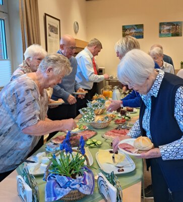 Meldung: Die Aktive Bürgerschaft Holzwickede lädt ein zum gemeinsames Frühstück für Senioren und Seniorinnen am 06. Juli 2025