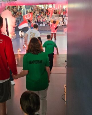 Einlaufkinder bei der 2.Bundesliga