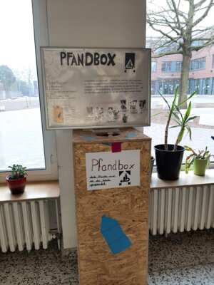 Foto zur Meldung: Pfandflaschen für den Schulverein: Ein Projekt der Schülervertretung