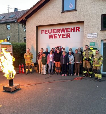 Frauenpower gegen die Flammen (Bild vergrößern)