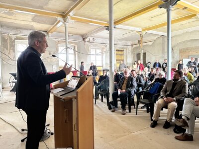 Am späten Nachmittag begrüßte auch Bürgermeister Dr. Oliver Hermann die Gäste I Foto: Martin Ferch (Bild vergrößern)
