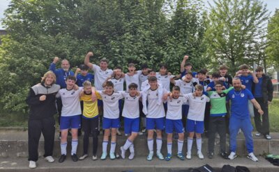 C2-Jugend feiert die Meisterschaft! (Bild vergrößern)