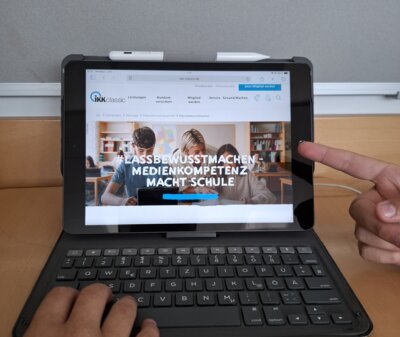 Erfolgreicher Start des Präventionsprogramms zur Medienkompetenz #lassbewusstmachen  Pilotprojekt an der Oberschule an der Welfenallee in Celle erfolgreich durchgeführt