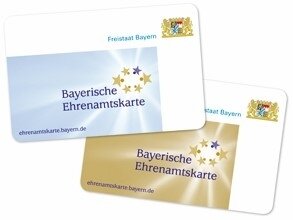 Die Ehrenmamtskarte wird in Blau und Gold vergeben (Bild vergrößern)
